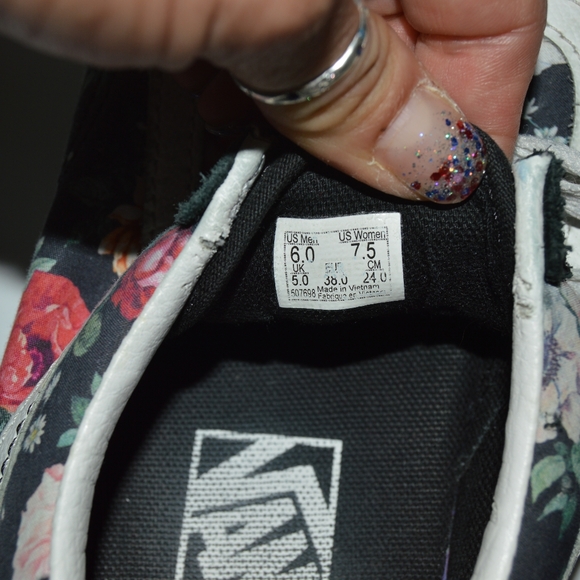 Lace up vans 7.5 floral pattern and black suede - Picture 4 of 4